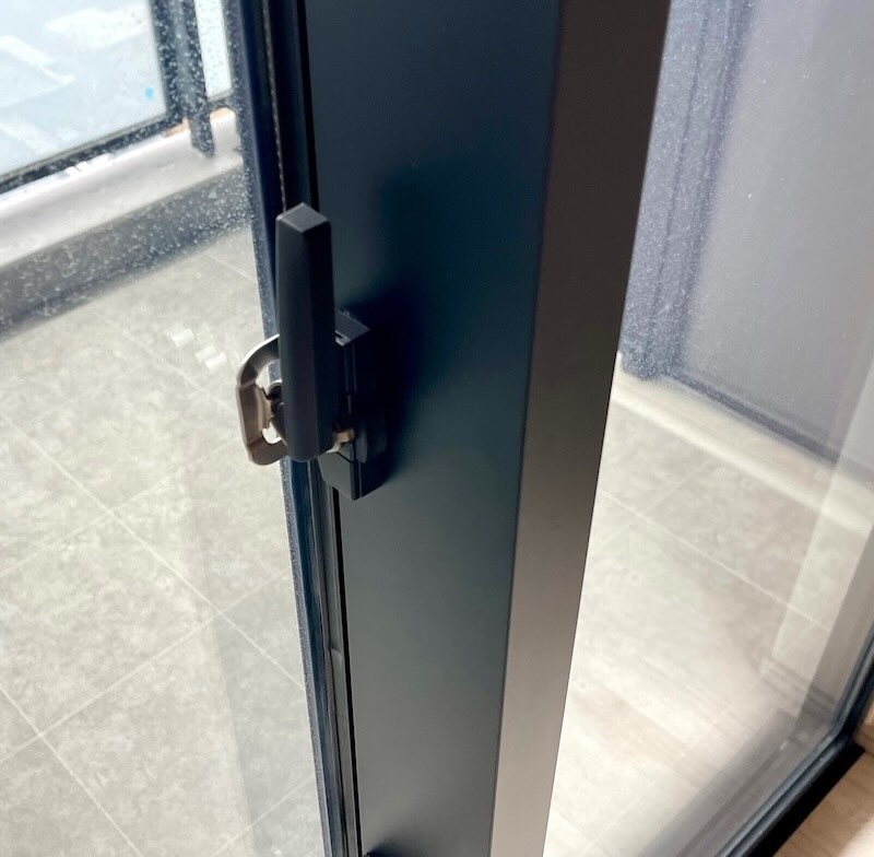 MJR熊本ザ タワー22階 3LDK 洋室ドア